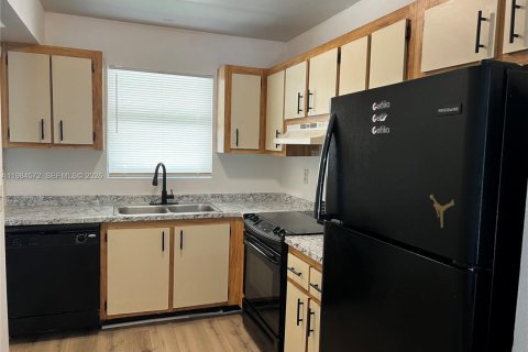Condominio en Tamarac, Florida, 2 dormitorios  № 2281021