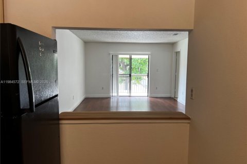 Condominio en alquiler en Tamarac, Florida, 2 dormitorios, 72 m2 № 2281021 - foto 6