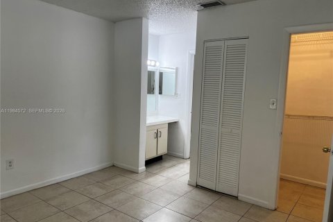 Condominio en alquiler en Tamarac, Florida, 2 dormitorios, 72 m2 № 2281021 - foto 11