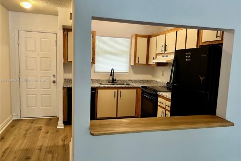 Condominio en alquiler en Tamarac, Florida, 2 dormitorios, 72 m2 № 2281021 - foto 5