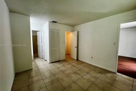 Condominio en alquiler en Tamarac, Florida, 2 dormitorios, 72 m2 № 2281021 - foto 10