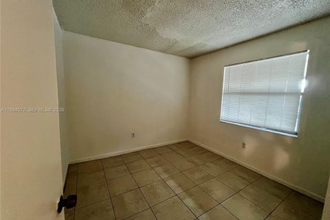 Condominio en alquiler en Tamarac, Florida, 2 dormitorios, 72 m2 № 2281021 - foto 16