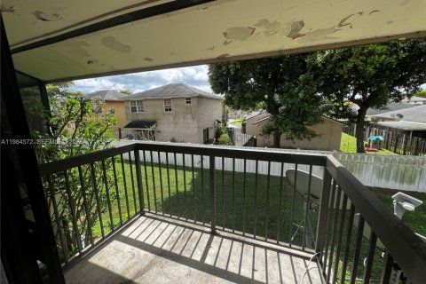 Condominio en alquiler en Tamarac, Florida, 2 dormitorios, 72 m2 № 2281021 - foto 9