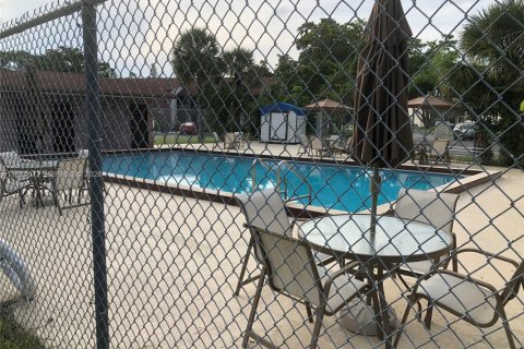Condominio en alquiler en Tamarac, Florida, 2 dormitorios, 72 m2 № 2281021 - foto 20