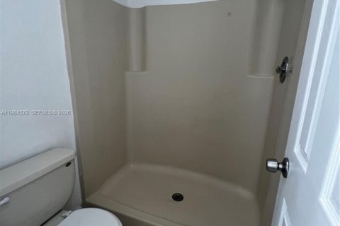 Condominio en alquiler en Tamarac, Florida, 2 dormitorios, 72 m2 № 2281021 - foto 13