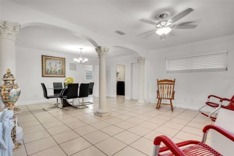 Casa en venta en Lakeland, Florida, 5 dormitorios, 165.55 m2 № 1602230 - foto 6