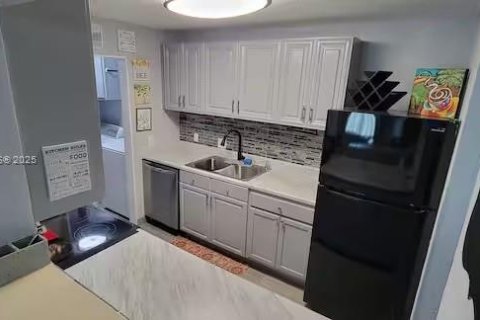 Condo in Tampa, Florida, 1 bedroom  № 1694845 - photo 7