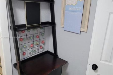Condo in Tampa, Florida, 1 bedroom  № 1694845 - photo 28