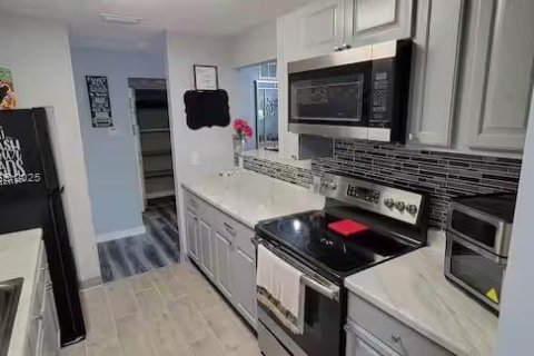 Condo in Tampa, Florida, 1 bedroom  № 1694845 - photo 9