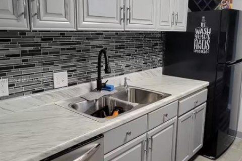 Condo in Tampa, Florida, 1 bedroom  № 1694845 - photo 12