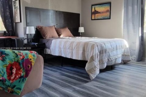 Condo in Tampa, Florida, 1 bedroom  № 1694845 - photo 15