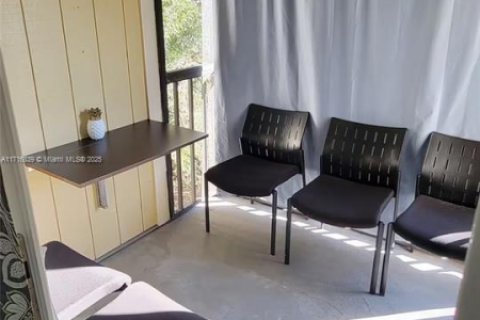 Condo in Tampa, Florida, 1 bedroom  № 1694845 - photo 25