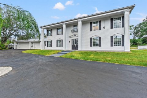 House in Brooksville, Florida 4 bedrooms, 393.91 sq.m. № 1430626 - photo 8