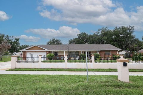 House in Orlando, Florida 4 bedrooms, 280.19 sq.m. № 2305218