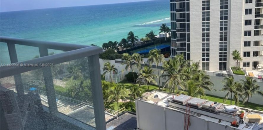 Studio in the Condo in Sunny Isles Beach, Florida  № 1989818