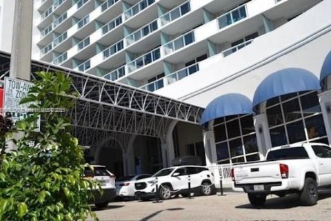 Condo in Sunny Isles Beach, Florida  № 1989818 - photo 6