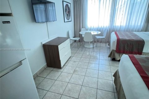 Condo in Sunny Isles Beach, Florida  № 1989818 - photo 3