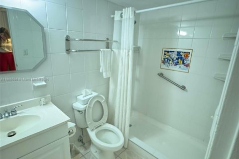 Condo in Sunny Isles Beach, Florida  № 1989818 - photo 5