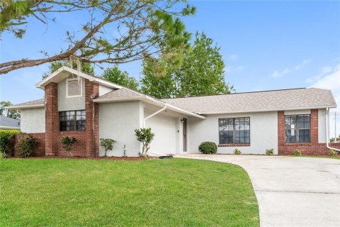Casa en alquiler en Deltona, Florida, 3 dormitorios, 111.67 m2 № 1899340 - foto 1
