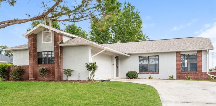 Casa en Deltona, Florida 3 dormitorios, 111.67 m2 № 1899340