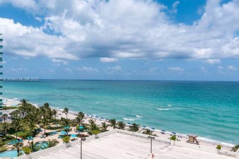 Copropriété à vendre à Hollywood, Floride: 1 chambre, 81.2 m2 № 1864152 - photo 1