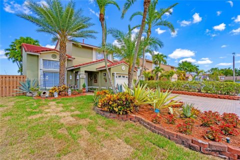 Villa ou maison à vendre à Miami, Floride: 3 chambres, 165.09 m2 № 1750361 - photo 2