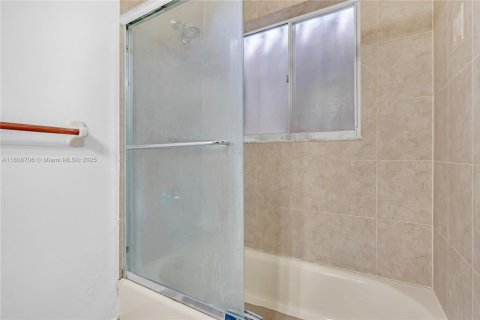 Villa ou maison à vendre à Miami, Floride: 3 chambres, 165.09 m2 № 1750361 - photo 26