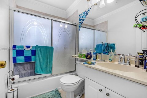 Villa ou maison à vendre à Miami, Floride: 3 chambres, 165.09 m2 № 1750361 - photo 22