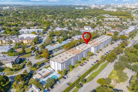 Снять в аренду квартиру в Норт-Майами-Бич, Флорида 1 спальня, 66.89м2, № 1986190 - фото 21