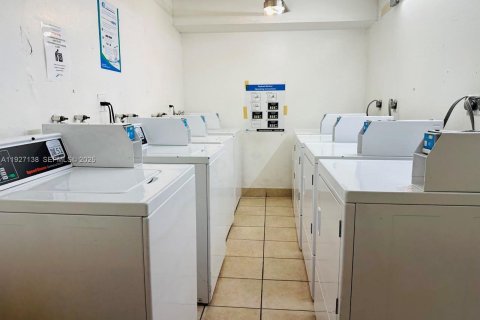 Снять в аренду квартиру в Норт-Майами-Бич, Флорида 1 спальня, 66.89м2, № 1986190 - фото 25