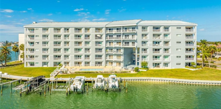 Condo in Clearwater, Florida, 2 bedrooms № 1593463