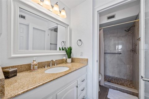Condo in Clearwater, Florida, 2 bedrooms  № 1593463 - photo 16