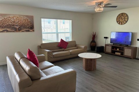 Casa en venta en Zephyrhills, Florida, 4 dormitorios, 214.14 m2 № 2386209 - foto 7