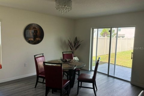 Casa en venta en Zephyrhills, Florida, 4 dormitorios, 214.14 m2 № 2386209 - foto 5