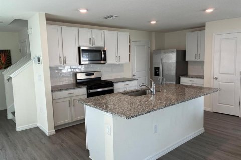 Casa en venta en Zephyrhills, Florida, 4 dormitorios, 214.14 m2 № 2386209 - foto 4