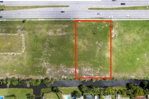 Propiedad comercial en venta en Lauderhill, Florida № 1703738 - foto 3