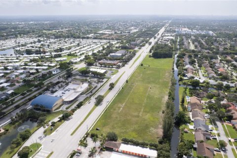 Propiedad comercial en venta en Lauderhill, Florida № 1703738 - foto 8