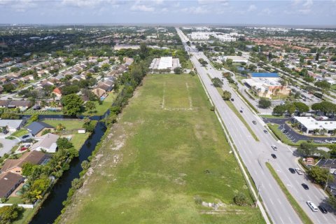 Propiedad comercial en venta en Lauderhill, Florida № 1703738 - foto 14