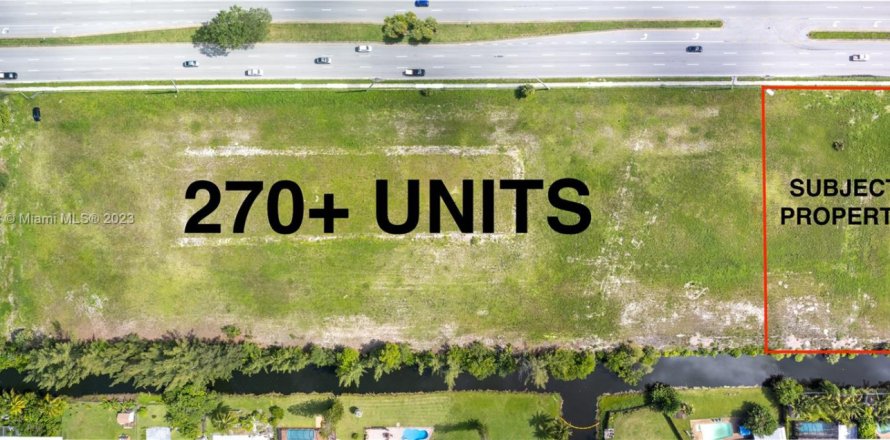 Propiedad comercial en Lauderhill, Florida № 1703738