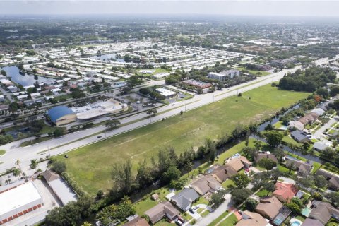 Propiedad comercial en venta en Lauderhill, Florida № 1703738 - foto 9