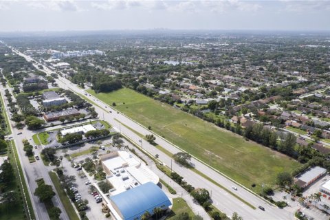 Propiedad comercial en venta en Lauderhill, Florida № 1703738 - foto 7