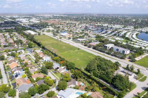 Propiedad comercial en venta en Lauderhill, Florida № 1703738 - foto 12