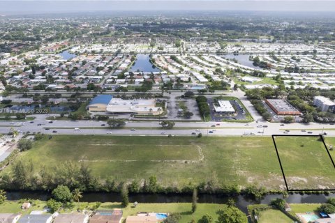Propiedad comercial en venta en Lauderhill, Florida № 1703738 - foto 10