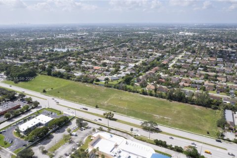 Propiedad comercial en venta en Lauderhill, Florida № 1703738 - foto 6