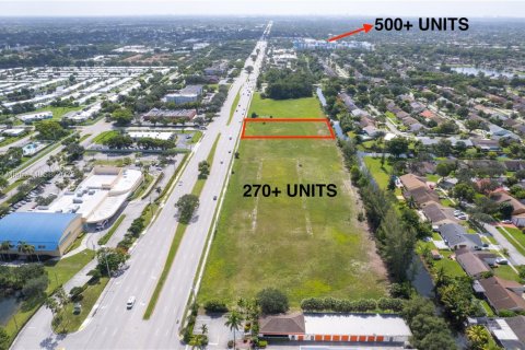Propiedad comercial en venta en Lauderhill, Florida № 1703738 - foto 2