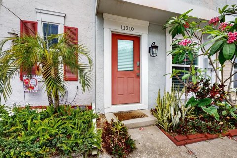 Condo in Temple Terrace, Florida, 2 bedrooms  № 1204916 - photo 1