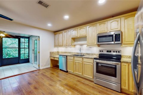 Condo in Temple Terrace, Florida, 2 bedrooms  № 1204916 - photo 10