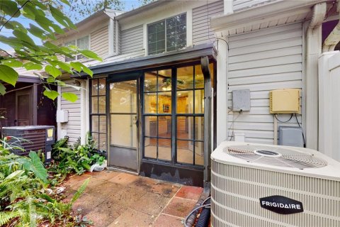 Condo in Temple Terrace, Florida, 2 bedrooms  № 1204916 - photo 14