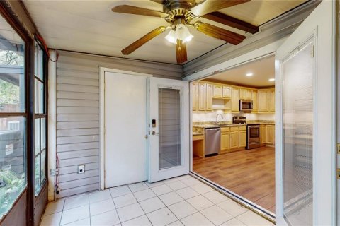 Condo in Temple Terrace, Florida, 2 bedrooms  № 1204916 - photo 12