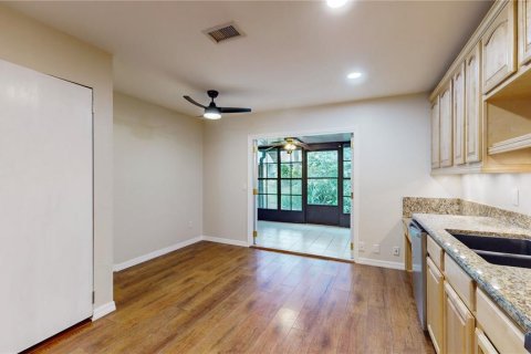 Condo in Temple Terrace, Florida, 2 bedrooms  № 1204916 - photo 8